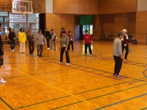 FC東京による高齢者の体操教室